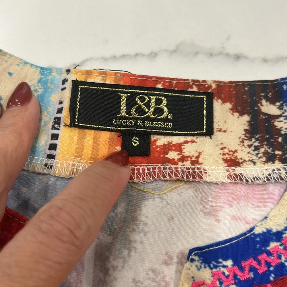 L & B Multicolor Floral Embroidery Accent Pull On Top. Size S (450J) - Picture 6 of 11